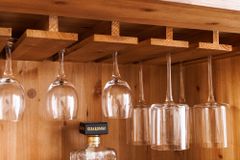 Design Barschrank BODEGA 90cm natur Pinienholz Weinregal Glashalter Schubladen