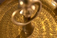Design Etagere ORIENT 65cm gold im Wild Hammerschlag mit drei Etagen