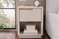 Design Nachtschrank LIV 55cm cashmere weiß mit Schublade und offenem Fach