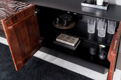 Massives Sideboard FLUID 175cm walnuss-braun Akazienholz 3D-Design schwarzer Sockelfuß