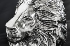 Runder Beistelltisch WILDLIFE LION 60cm silber antik Metall Glas Löwen Skulptur