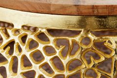 Runder Couchtisch ABSTRACT LEAF 75cm gold Metall massiv Akazienholz filigrane Handarbeit