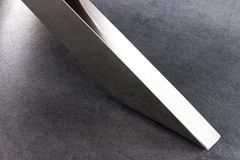 Massiver Esstisch BARRACUDA 220cm braun Teakholz silber Sterngestell Glasplatte