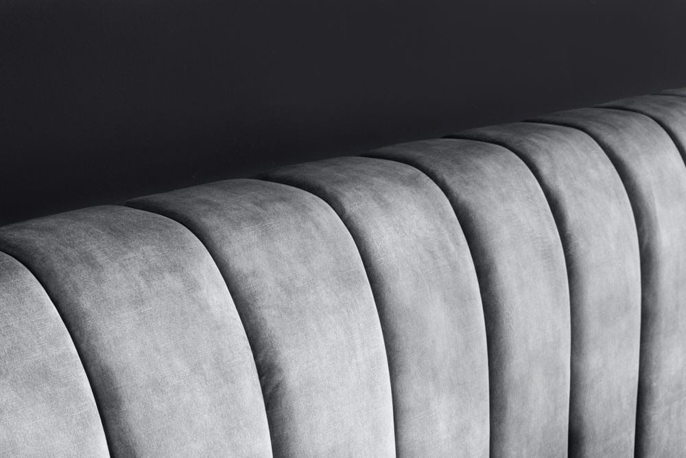 Retro Bett AMSTERDAM 160x200cm grau Samt schwarz Metall Polsterbett