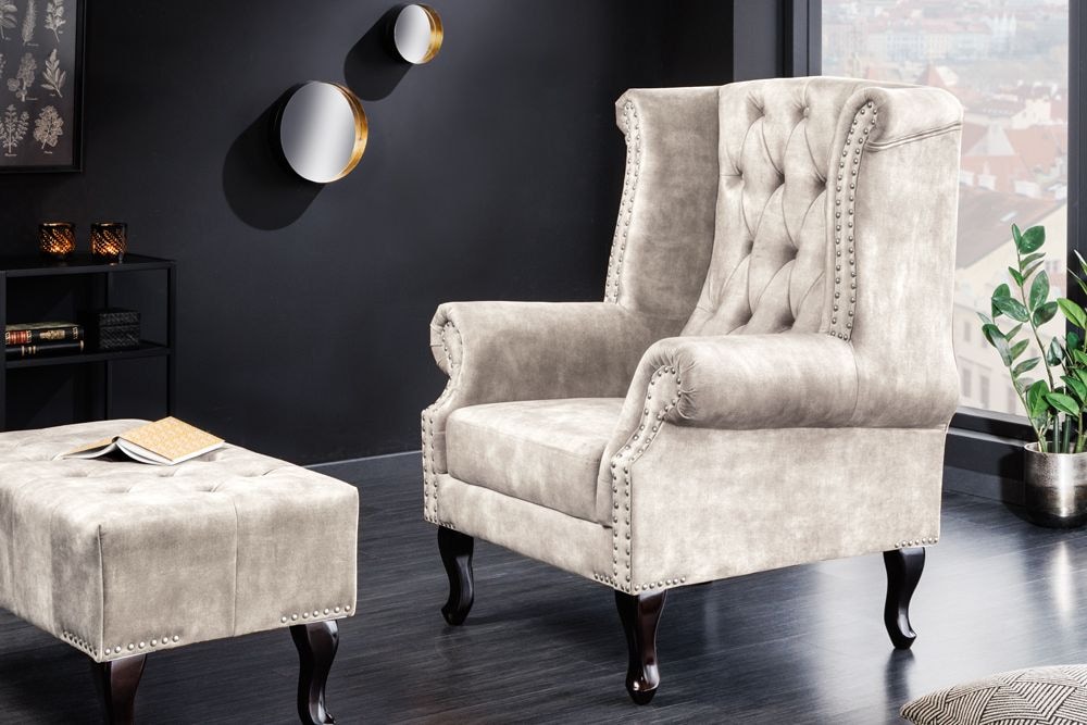 Design Ohrensessel CHESTERFIELD 105cm champagner beige Samt silber Ziernieten