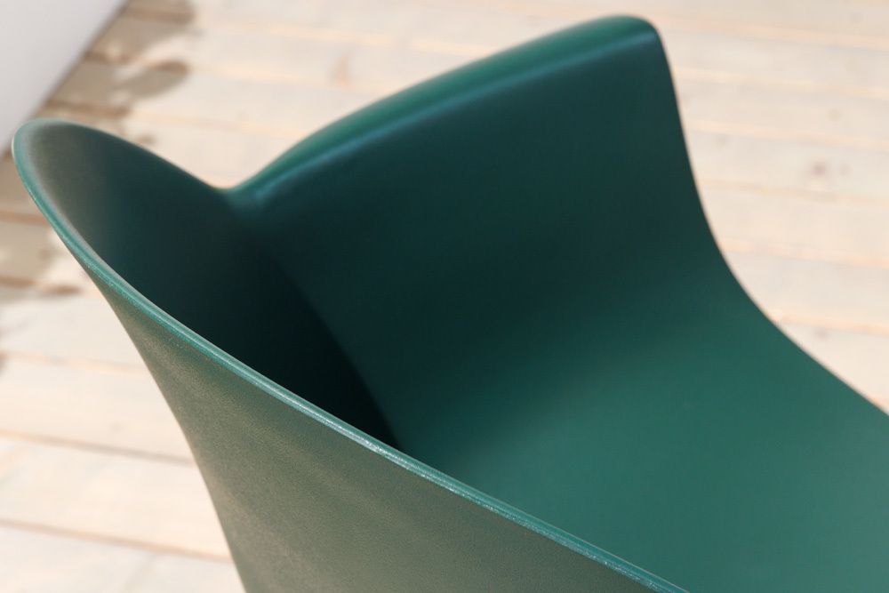 Nachhaltiger Design Stuhl UPCYCLING ME grün 75% Ocean Plastik Indoor Outdoor