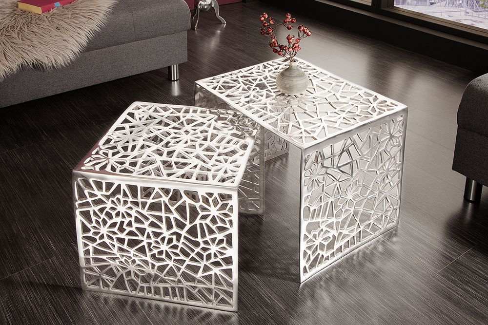Handgearbeiteter Couchtisch ABSTRACT 49cm 2er Set silber im Gap Design