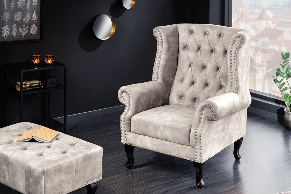 Design Ohrensessel CHESTERFIELD 105cm champagner beige Samt silber Ziernieten