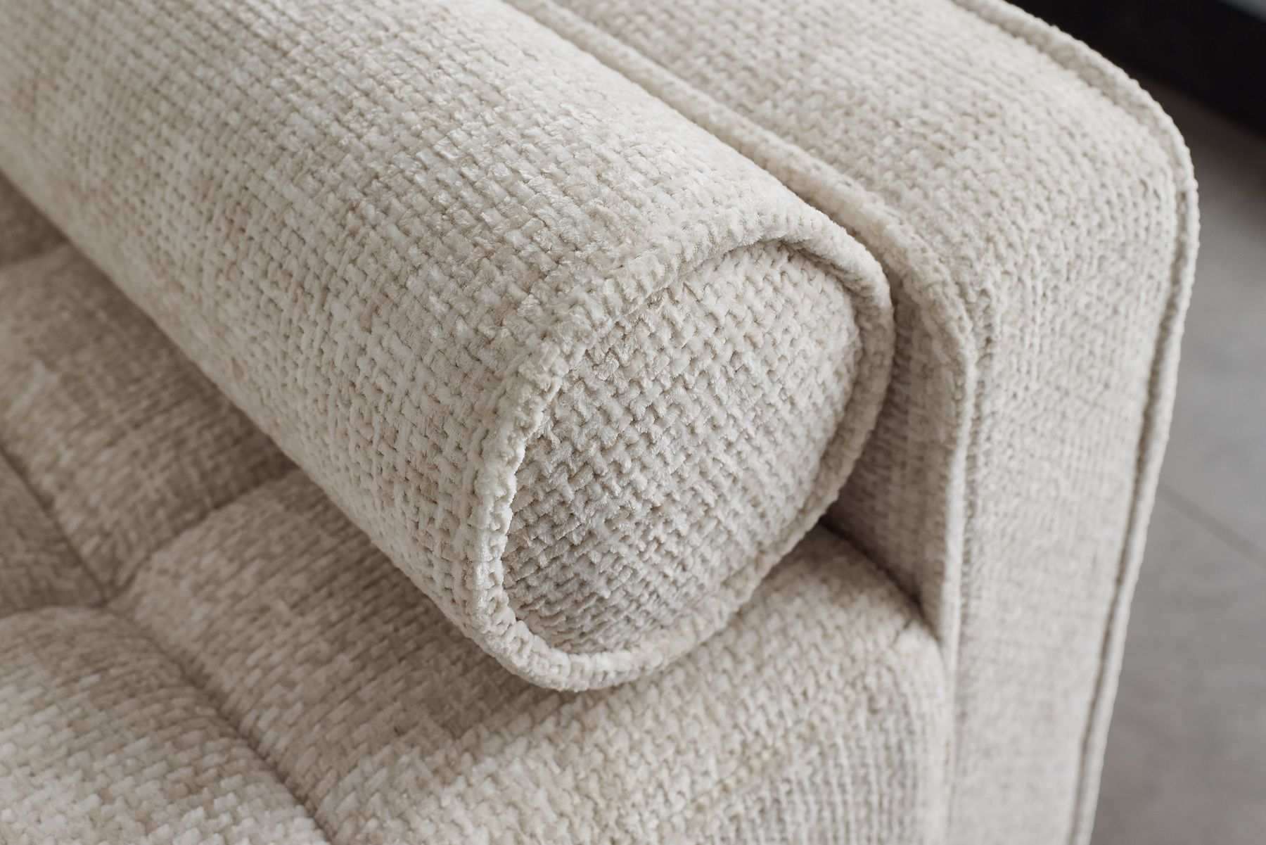 Design Sofa COZY VELVET 220cm beige Chenille Federkern 3-Sitzer mit goldener Kappe