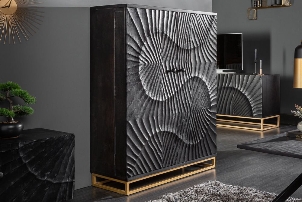 Massiver Barschrank SCORPION 141cm schwarz Mangoholz mit 3D Schnitzereien