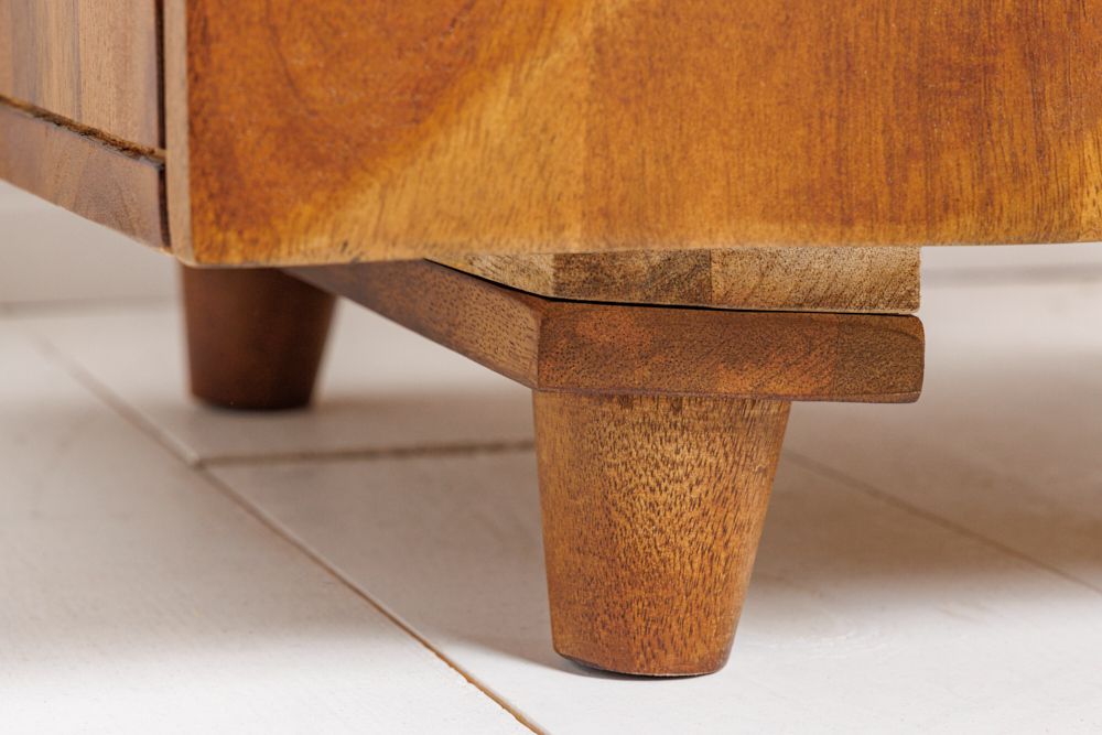 Massiver Nachttisch SCORPION 50cm braun Mangoholz Beistelltisch mit 3D Schnitzereien