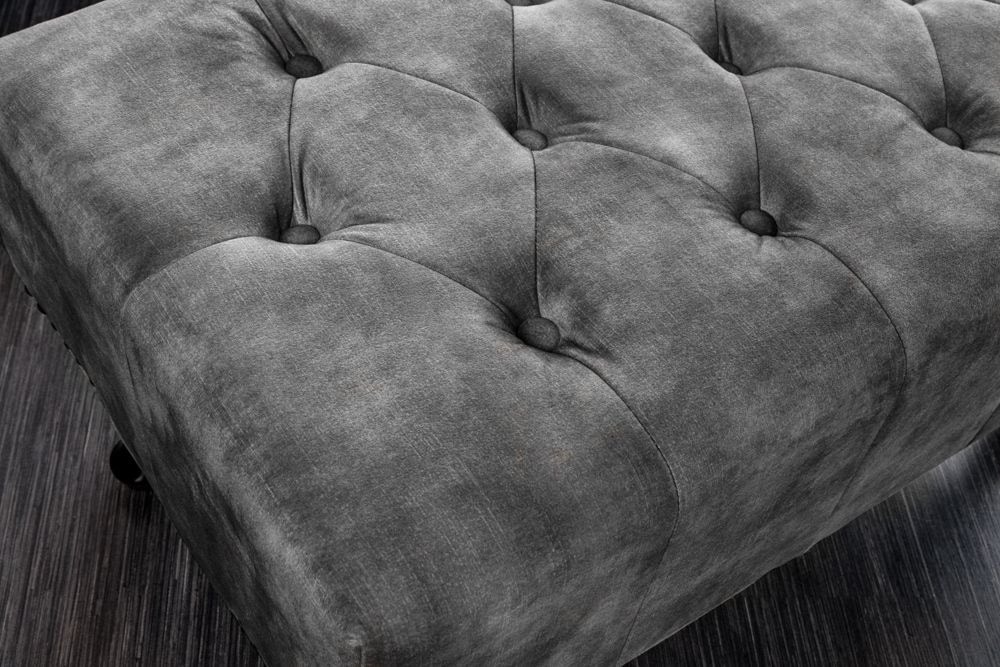 Design Sitzhocker CHESTERFIELD 80cm grau Samt Knopfheftung Nietenbesatz
