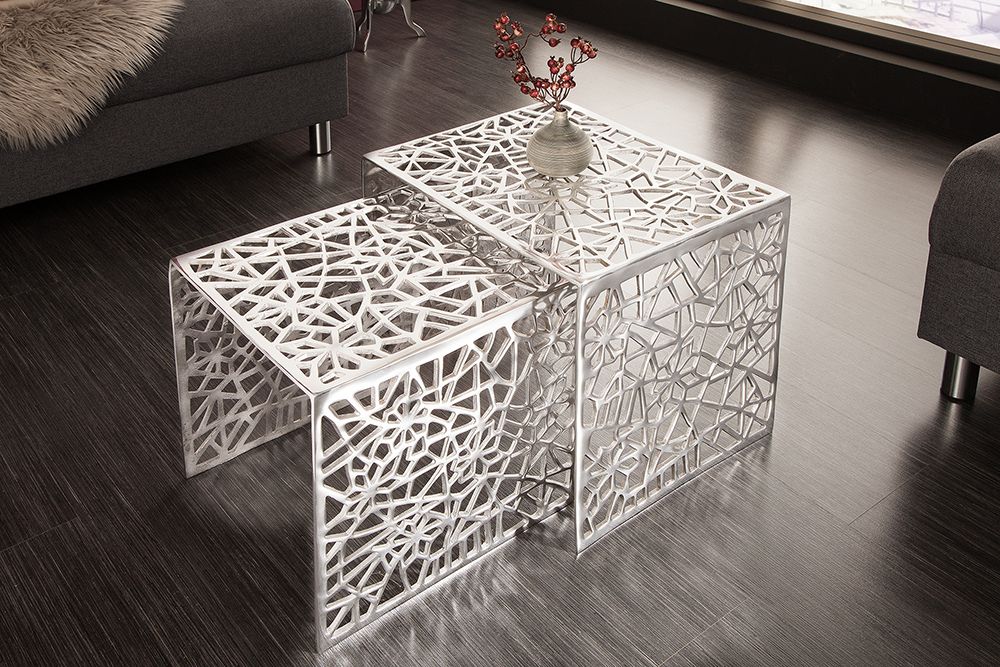Handgearbeiteter Couchtisch ABSTRACT 49cm 2er Set silber im Gap Design