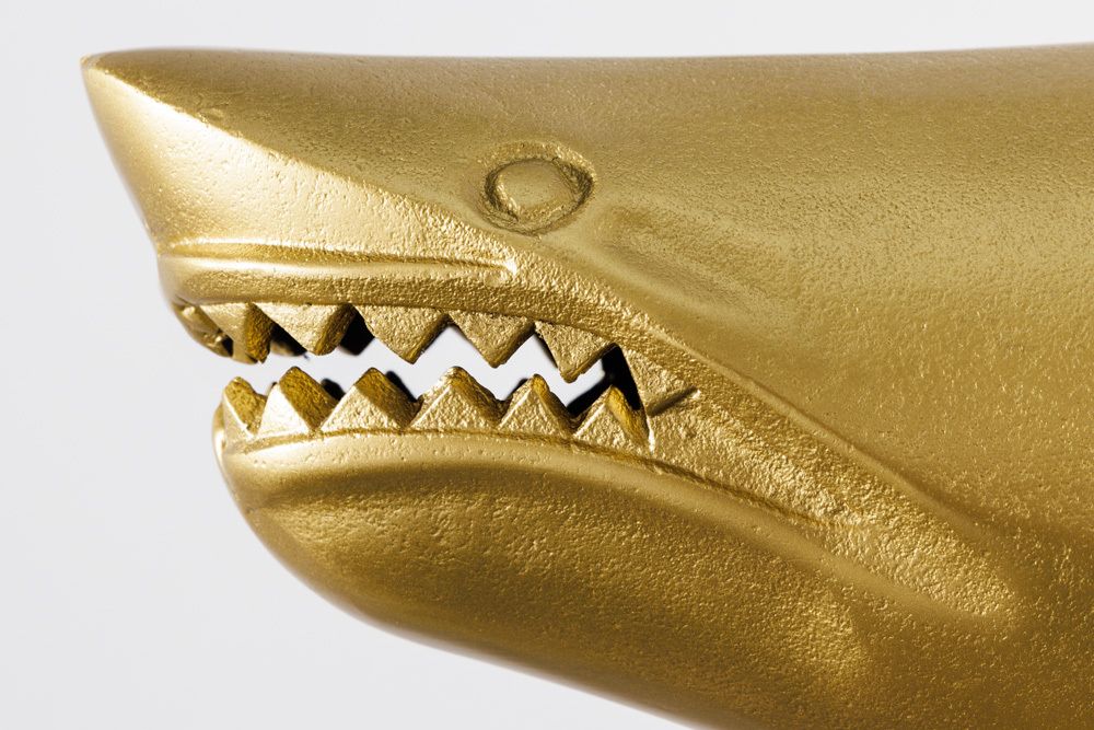 Maritime Skulptur HAI 68cm gold handmade Metall Design Haifisch