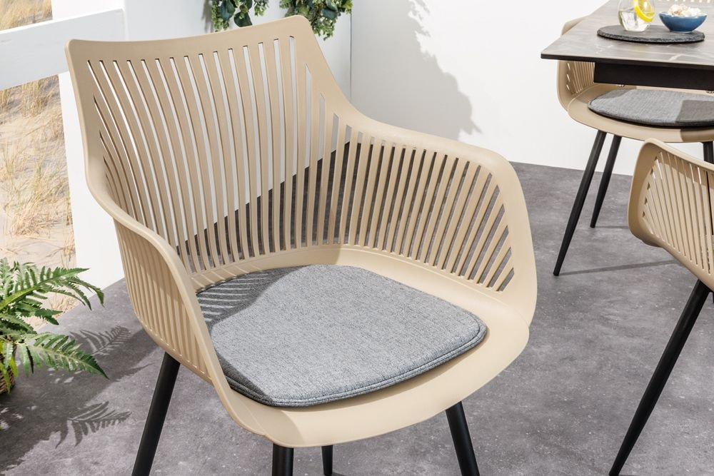 Design Stuhl SIGNUM greige schwarz Kunststoff Indoor Outdoor mit Armlehnen