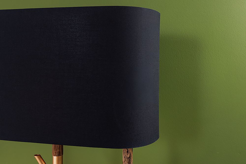 Handgefertigte Stehlampe WARDROBE 155cm schwarz gold natur Eisenholz Massivholz
