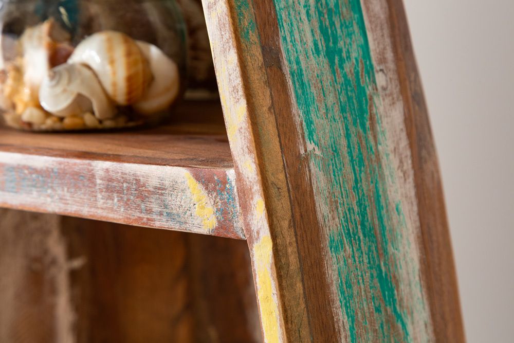 Dekoratives Bootsregal JAKARTA 190cm bunt Massivholz aus recycelten Fischerbooten Bücherregal