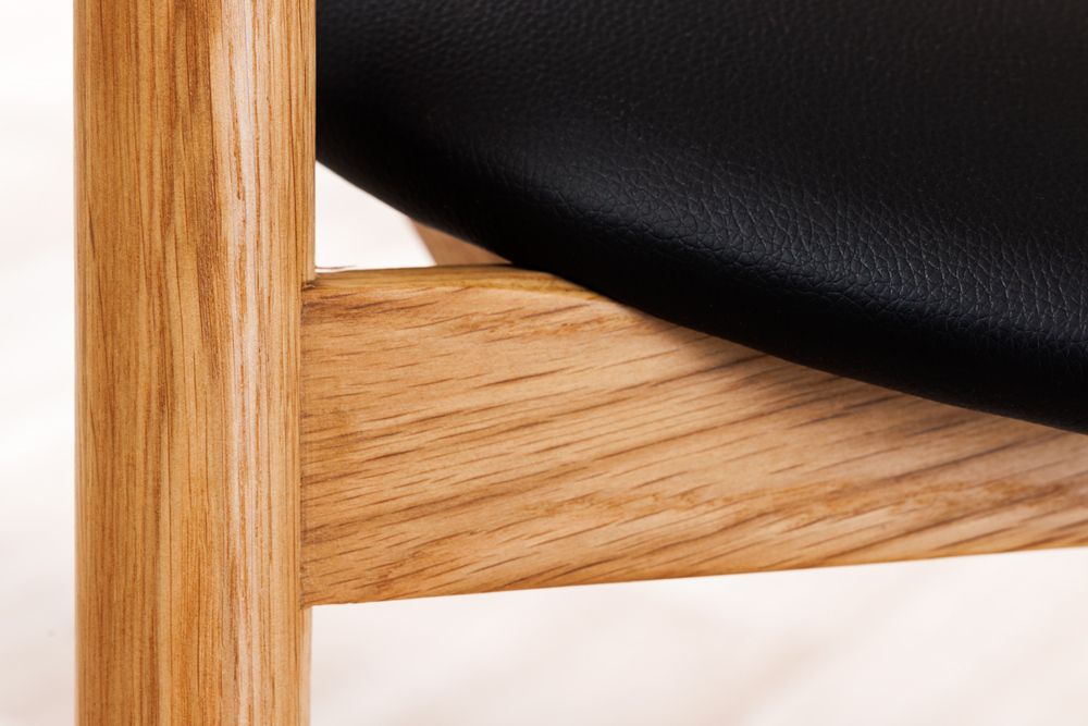 Retro Stuhl VALHALLA WOOD matt-braun Eiche Massivholz mit Armlehne