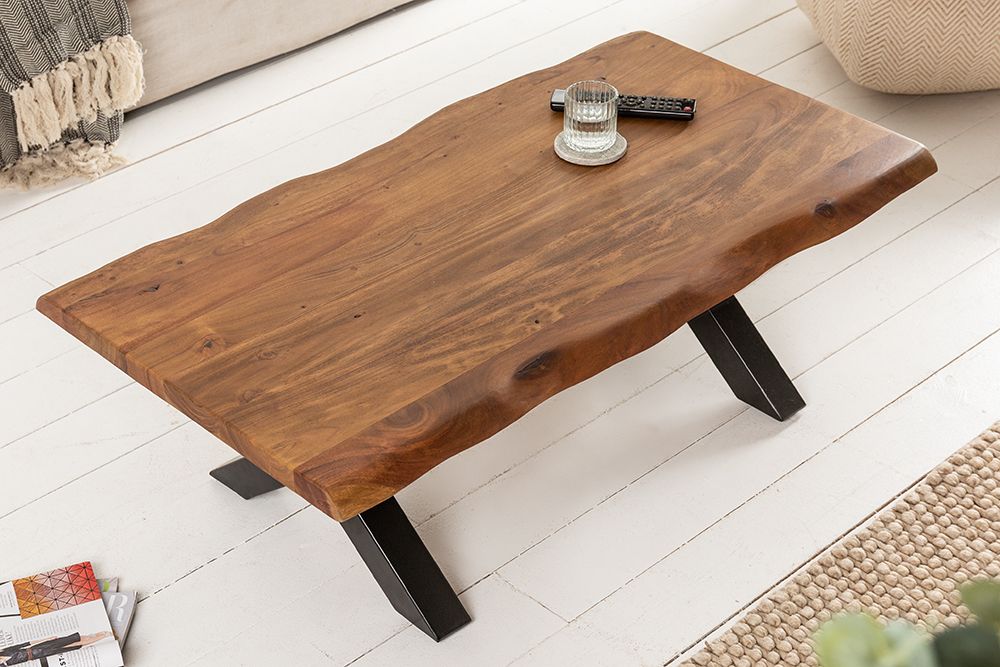 Massivholz Couchtisch MAMMUT 110cm Akazie Baumkante honey finish 3,5cm Tischplatte