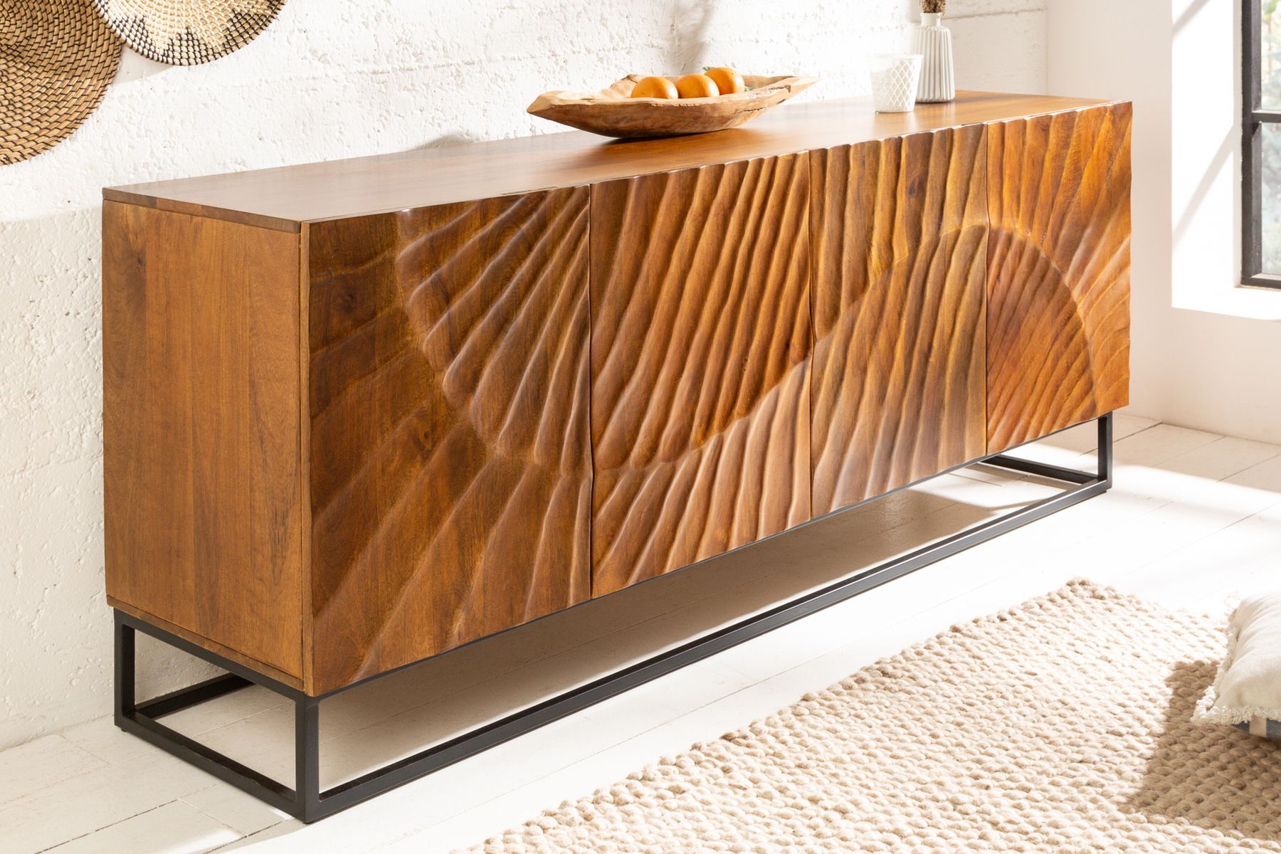 Massives Sideboard SCORPION 180cm braun Mangoholz aufwendige 3D Schnitzereien