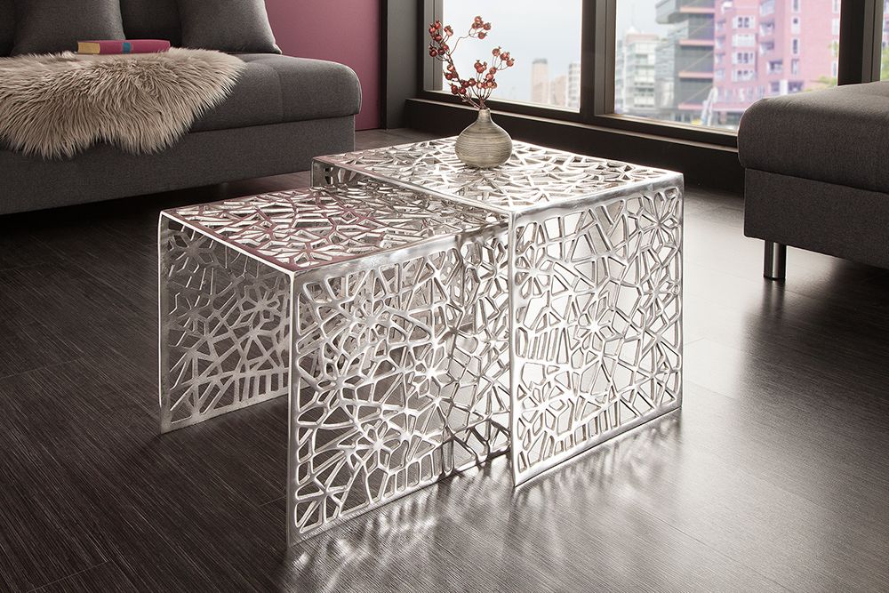 Handgearbeiteter Couchtisch ABSTRACT 49cm 2er Set silber im Gap Design