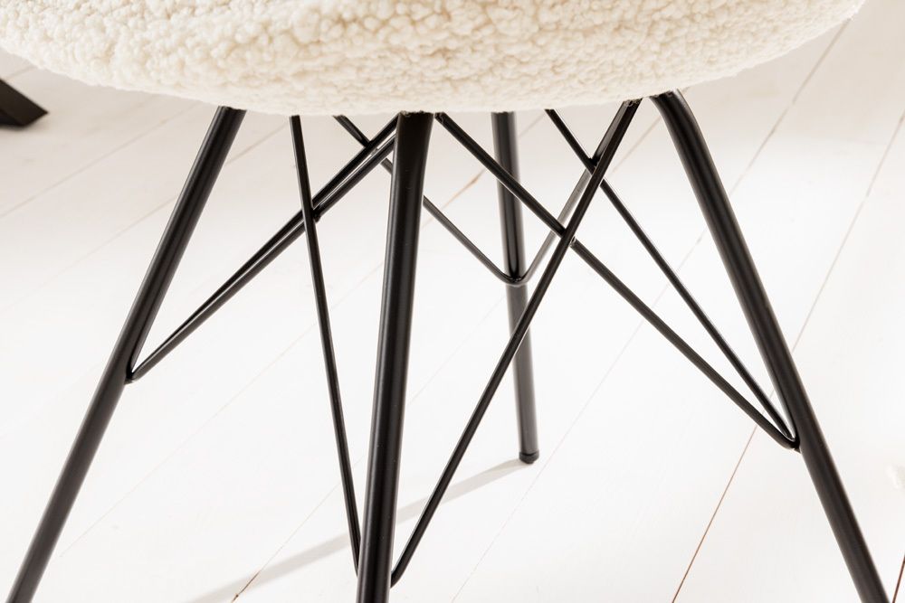 Design Stuhl SCANDINAVIA MEISTERSTÜCK creme Bouclé schwarze Metallbeine
