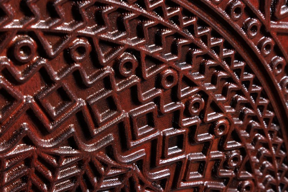 Massiver XXL Barschrank MANDALA 140cm Mangoholz schwarz gold Metallgestell Schnitzerei