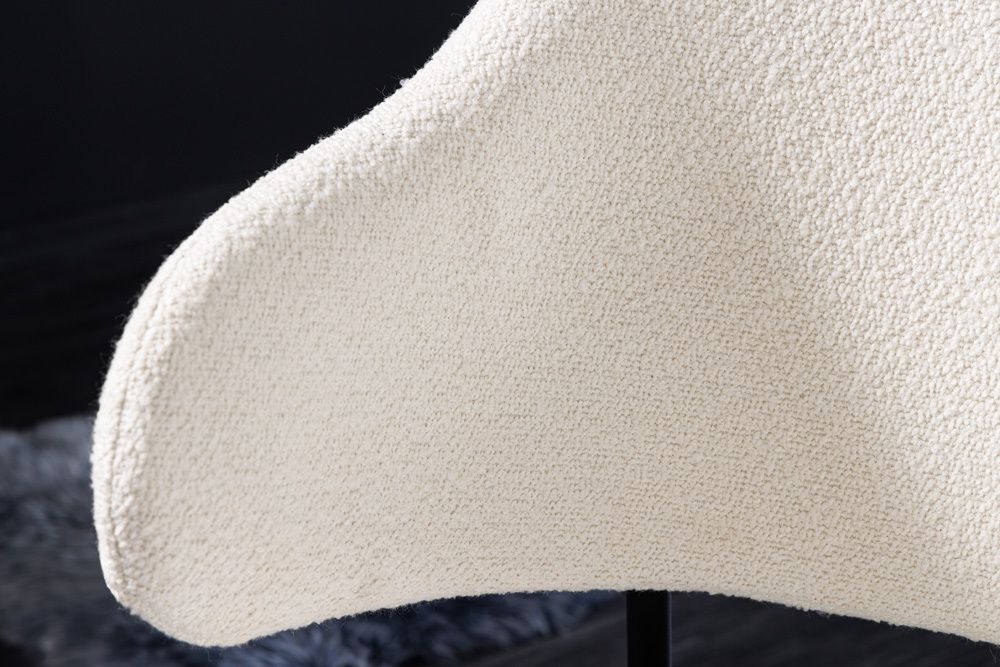 Design Stuhl VOGUE weiß Bouclé schwarze Metallbeine