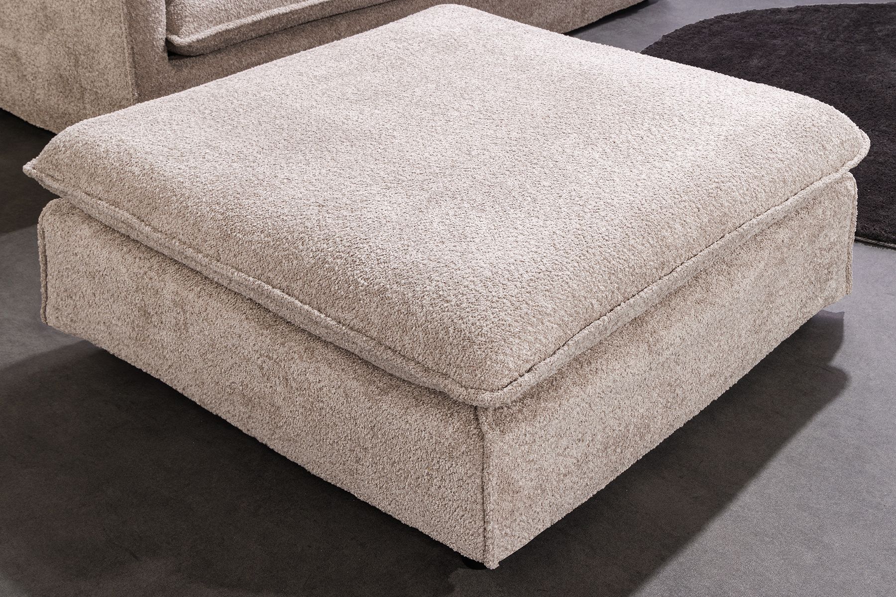Großer Hocker HEAVEN 100cm champagner beige Bouclé Polsterhocker Federkern