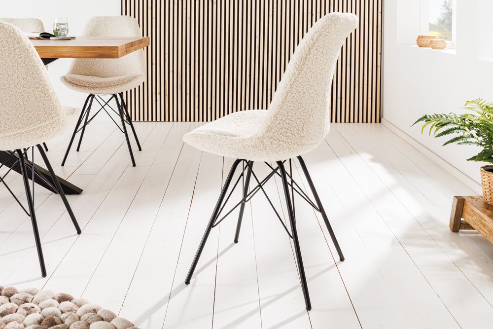 Design Stuhl SCANDINAVIA MEISTERSTÜCK creme Bouclé schwarze Metallbeine