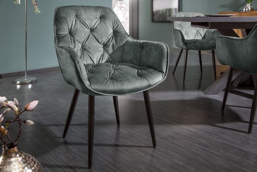 Design Stuhl MILANO grün Samt mit Armlehne Ziersteppung gepolstert schwarze Metallbeine