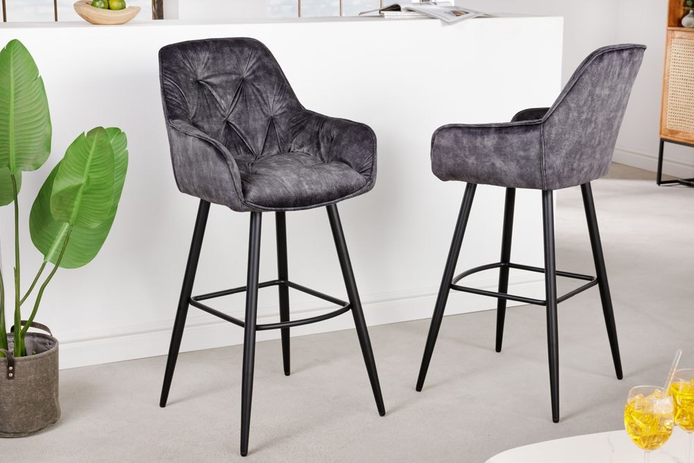 Design Barhocker MILANO grau Samt Barstuhl mit Lehne Metall schwarz Chesterfield-Steppung
