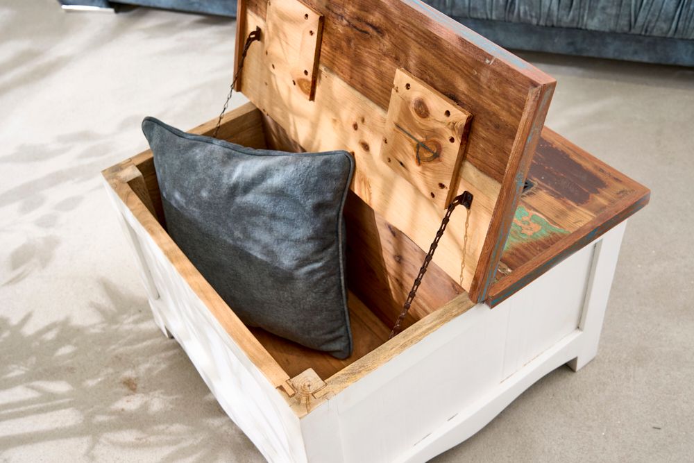 Massiver Couchtisch JAKARTA 70cm weiß bunt Holz Truhe aus recycelten Fischerbooten mit Schubladen