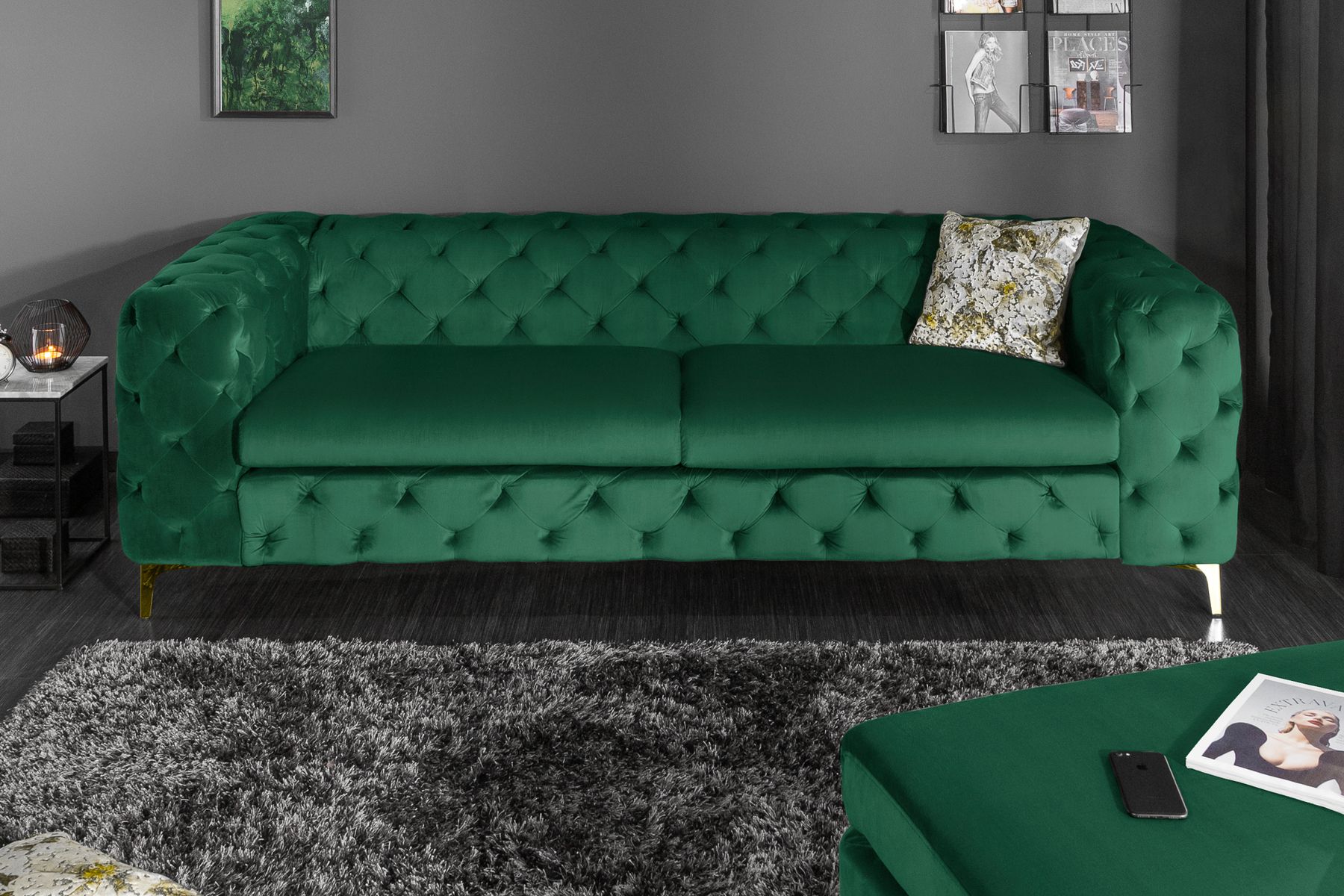 Chesterfield 3-Sitzer Sofa MODERN BAROCK 235cm smaragdgrün Samt Federkern gold Metallfüße