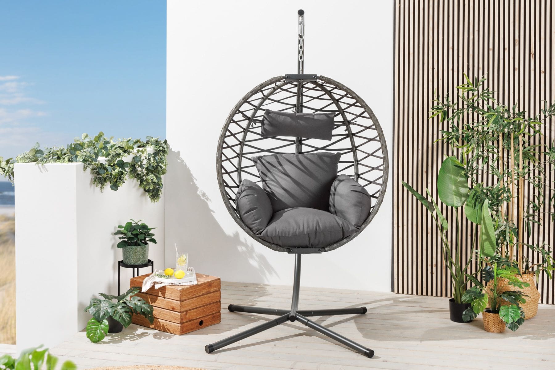 In- und Outdoor Hängesessel IBIZA anthrazit Rattan mit Gestell wetterfest inkl. Kissen