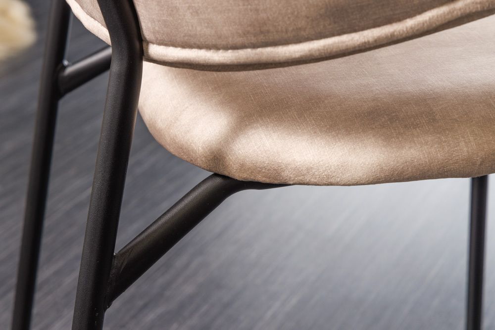 Design Stuhl VOGUE champagner greige Samt schwarze Metallbeine