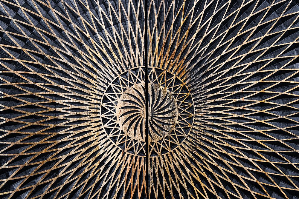 Design Sideboard ILLUSION 180cm schwarz Mangoholz Massivholz mit 3D Schnitzereien gold Eisen Metallgestell