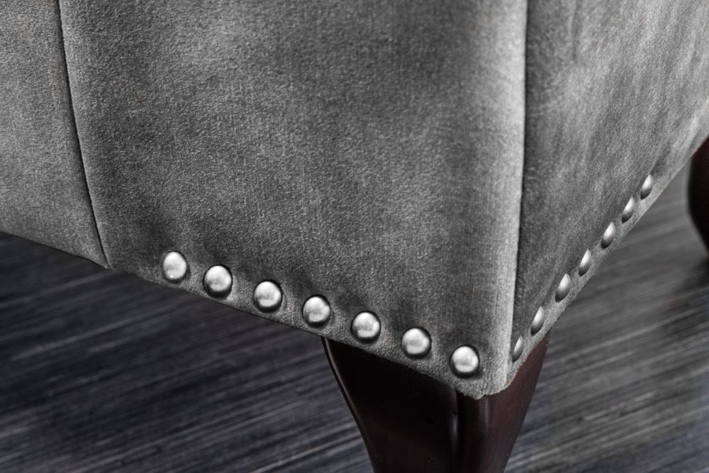 Design Sitzhocker CHESTERFIELD 80cm grau Samt Knopfheftung Nietenbesatz