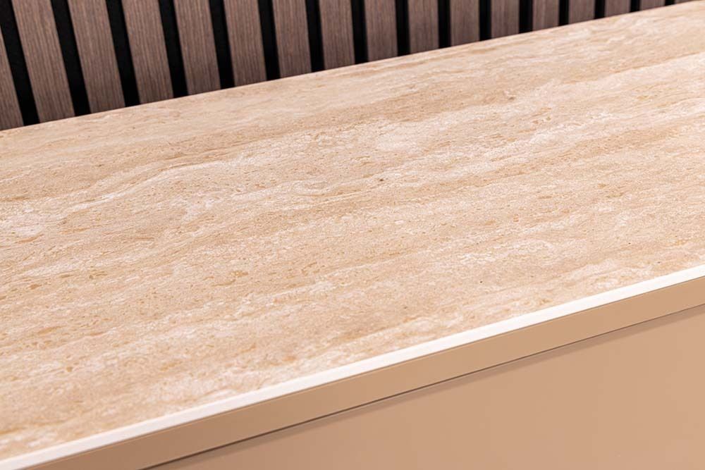 Design Highboard SAVOY 130cm grau beige greige Travertin Keramik Stauraum 3D-Front