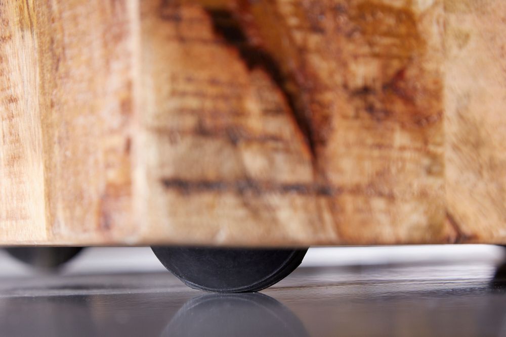 Massiver Beistelltisch FACTORY 45cm natur Mangoholz geflammt auf Rollen