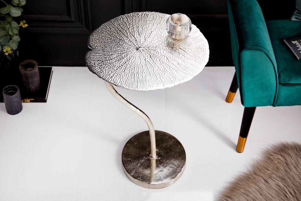 Handgearbeiteter Beistelltisch ABSTRACT LEAF 40cm silber
