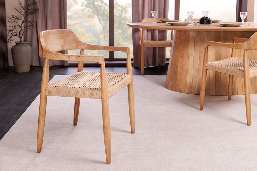 Design Armlehnen-Stuhl KENNEDY natur aus recyceltem Pinienholz mit Korbgeflecht