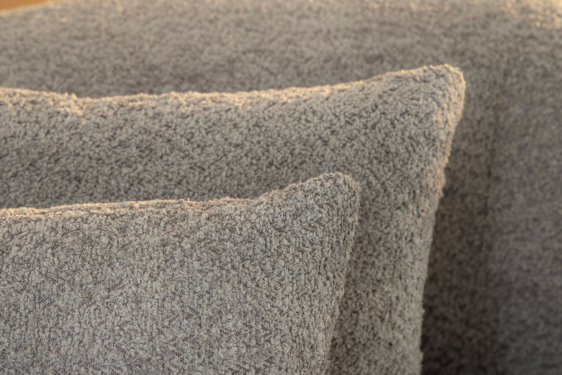 Modernes Sofa ATELIER 230cm grau Bouclé  3-Sitzer Couch inkl. Kissen