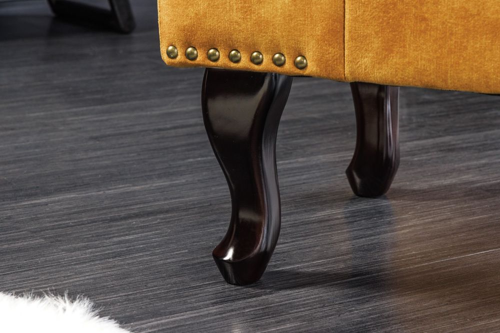 Design Fußhocker CHESTERFIELD 80cm senfgelb Samt Knopfheftung Nietenbesatz