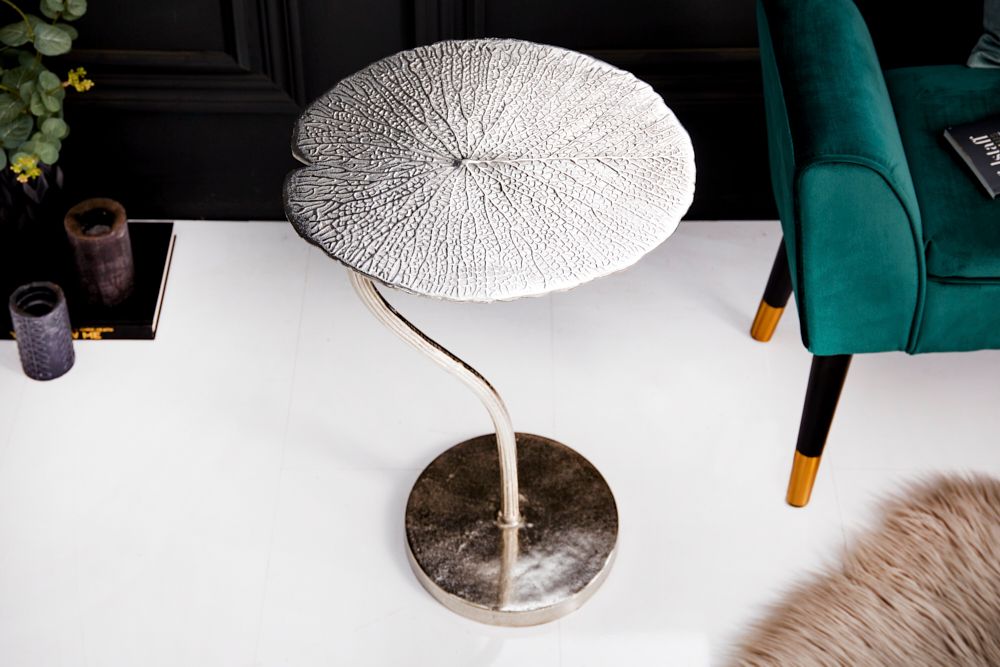 Handgearbeiteter Beistelltisch ABSTRACT LEAF 40cm silber