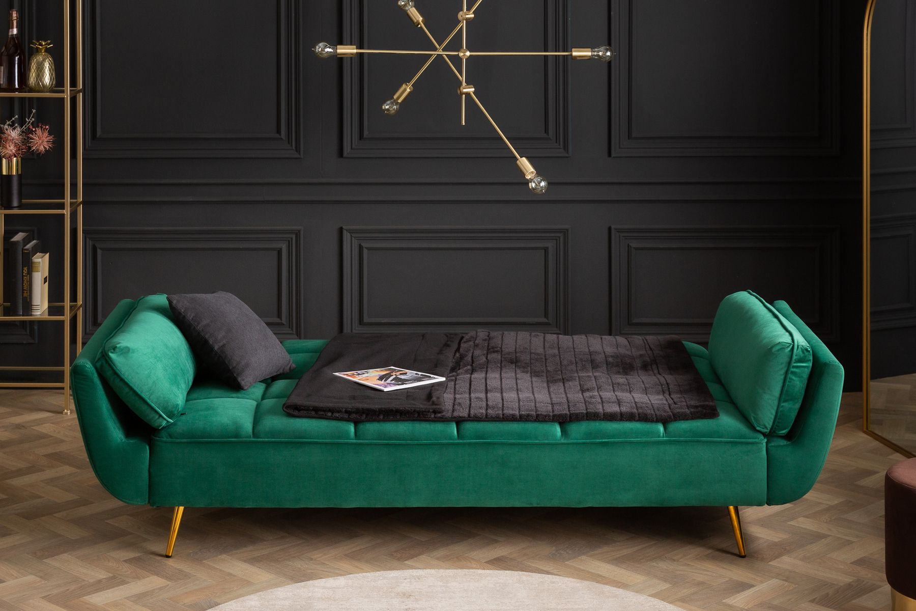 Retro Schlafsofa BOUTIQUE 215cm smaragdgrün Samt 3-Sitzer mit goldenen Füßen