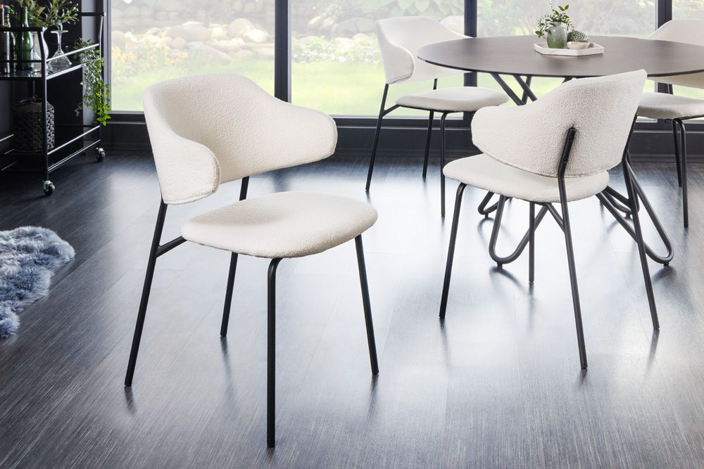 Design Stuhl VOGUE weiß Bouclé schwarze Metallbeine