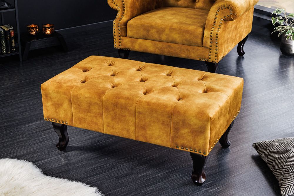 Design Fußhocker CHESTERFIELD 80cm senfgelb Samt Knopfheftung Nietenbesatz