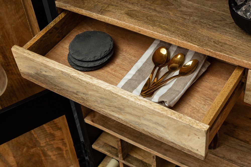 Extravaganter Barschrank ANGEL 140cm schwarz Mangoholz mit goldenen Flügeln