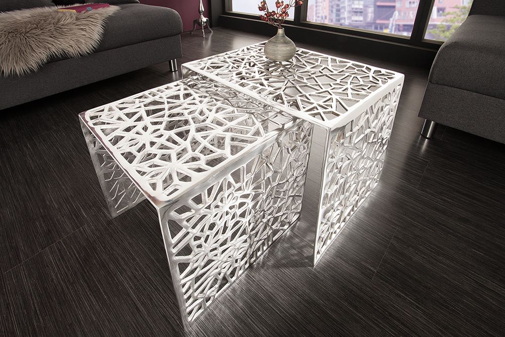 Handgearbeiteter Couchtisch ABSTRACT 49cm 2er Set silber im Gap Design
